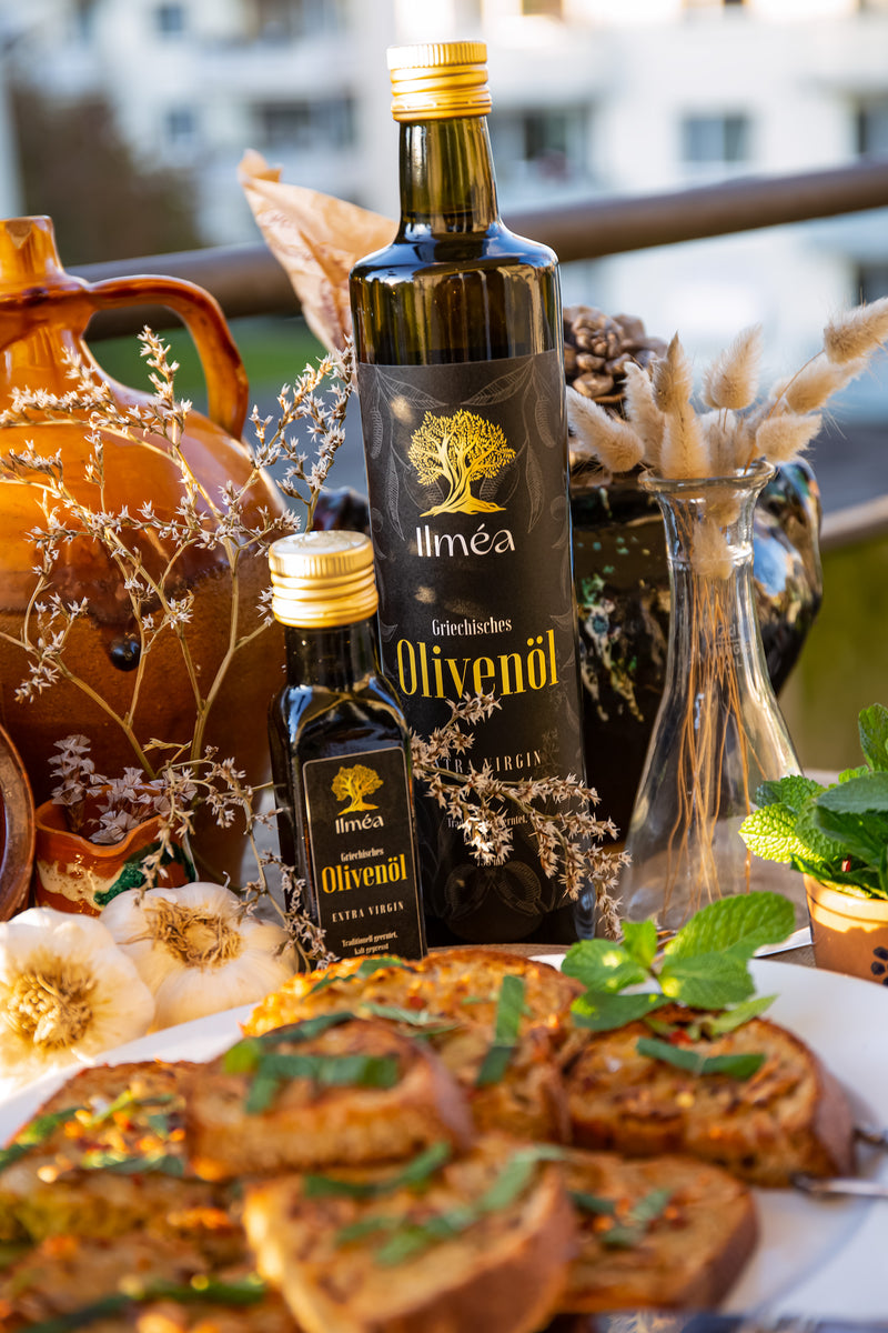 Ilmea Olivenöl Flaschen mit leckerem Knoblauchbrot!