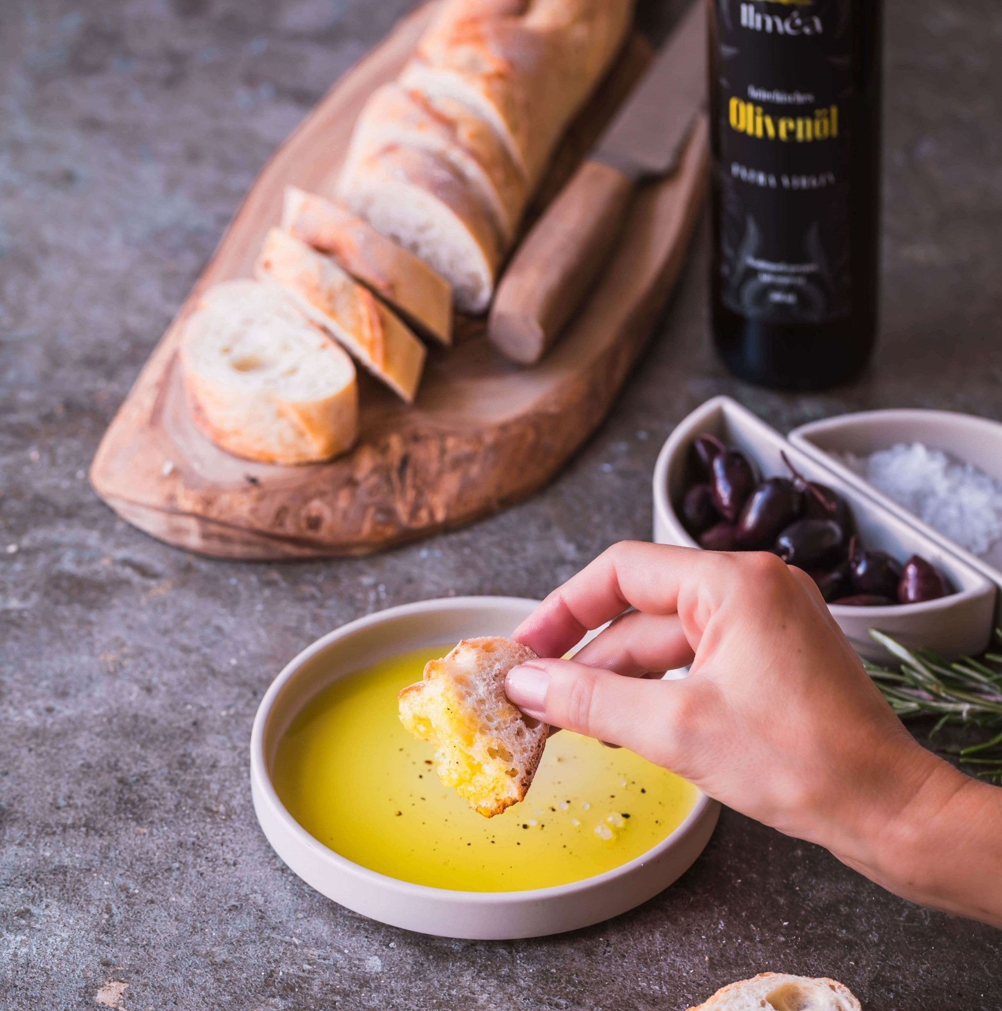 Olivenoel kaufen Schweiz Ilmea Oelschale Brot 
